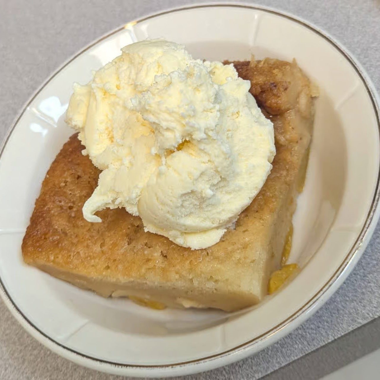 Peach Cobbler | A La Mode.